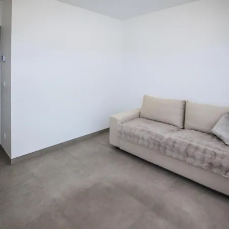 3 Bedroom Cozy Home In Die * Die