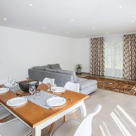 Gorgeous In With House A Mountain View